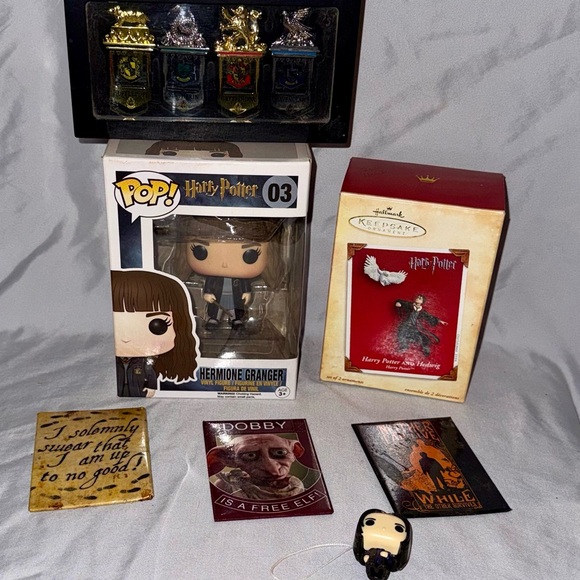 Harry Potter  Collector Set - Picture 2 of 9